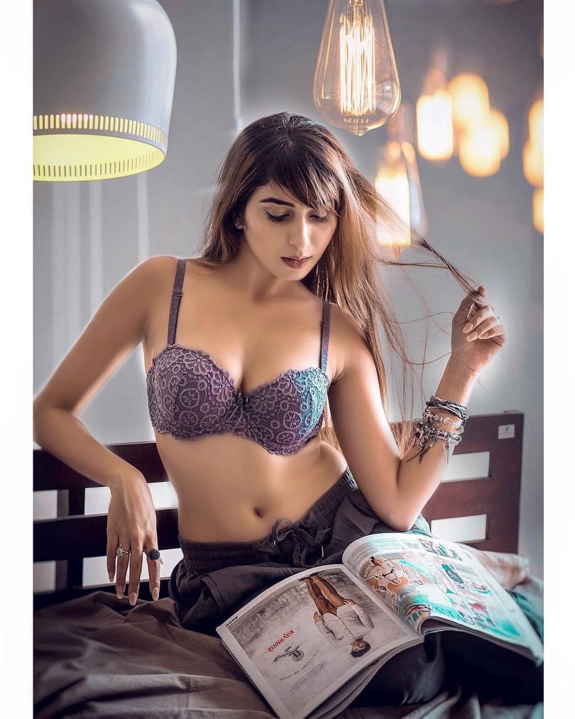 Anushka sharma porn bikini
